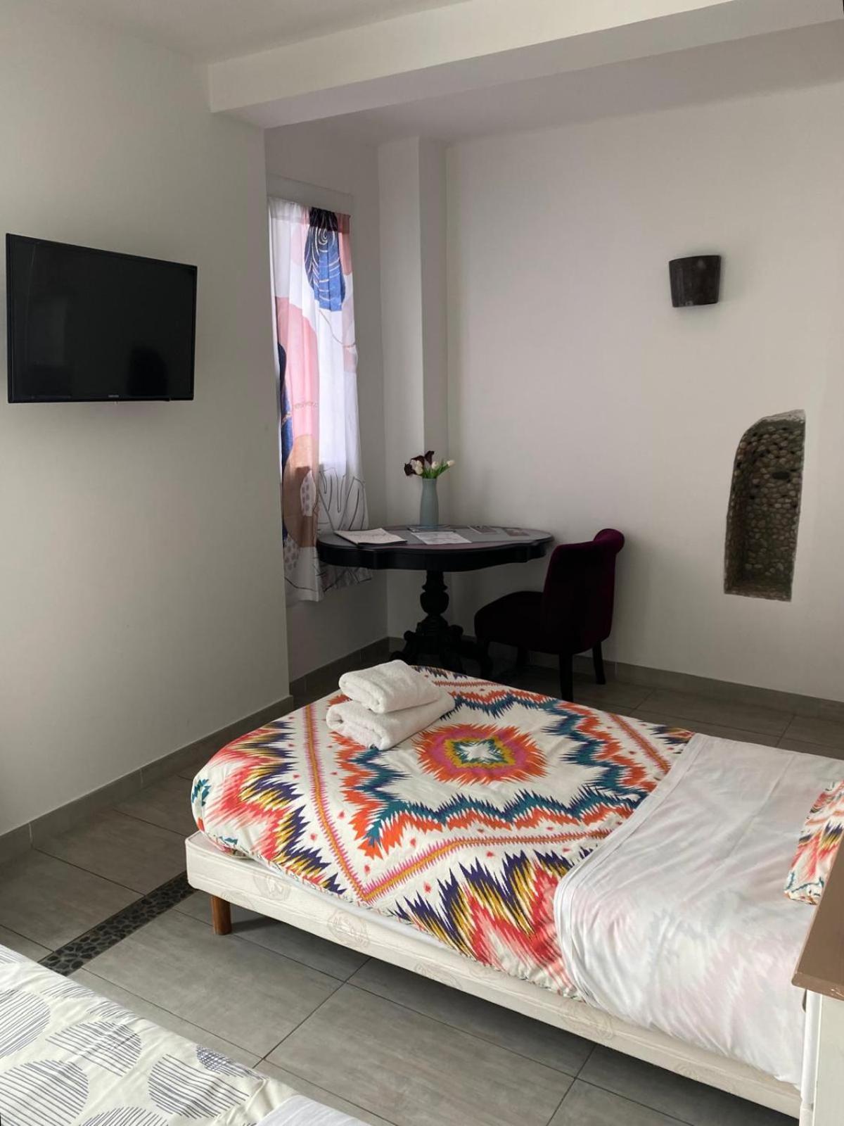 Auberge Les Galets Peyruis Buitenkant foto